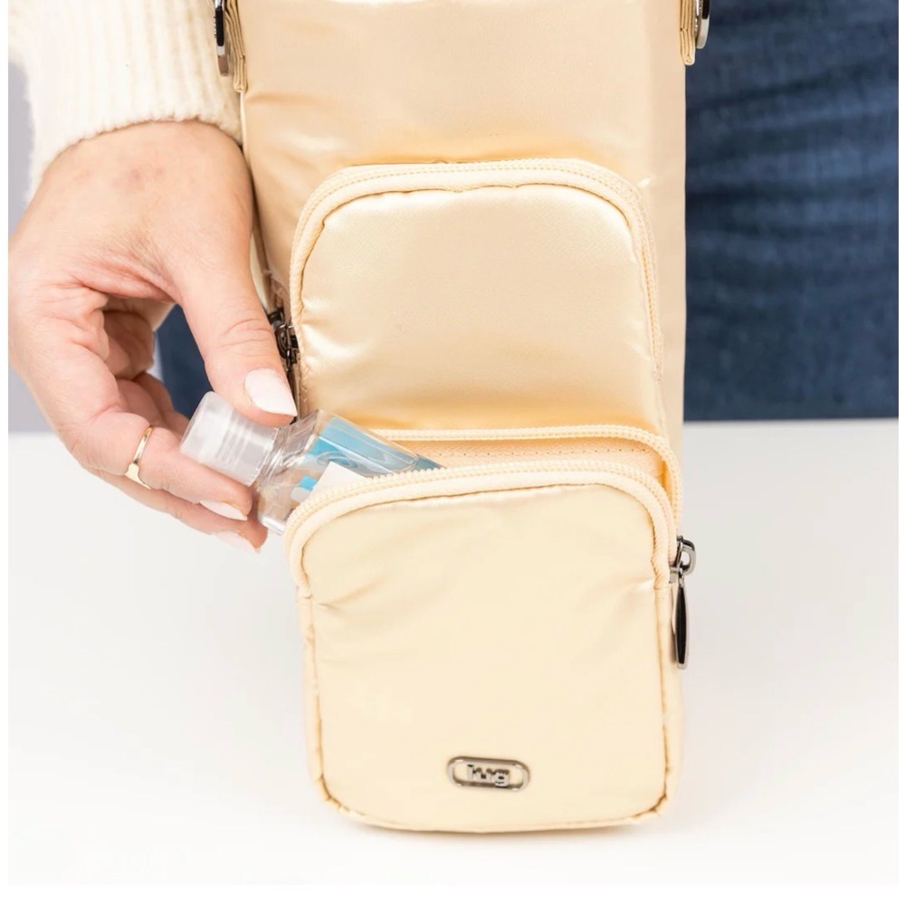 Lug Huggie XL Crossbody Bottle Holder NWT - Picture 8 of 13